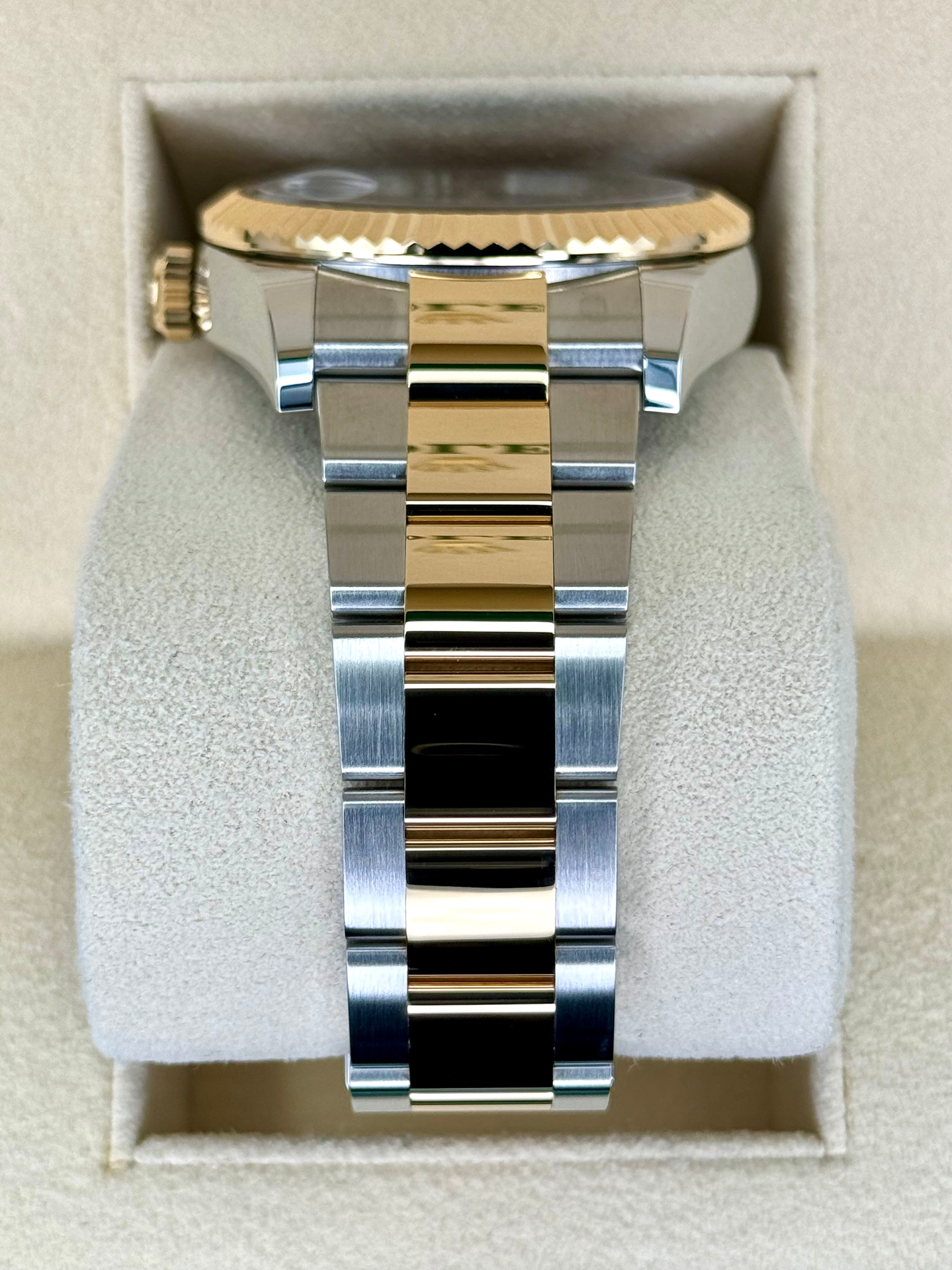 NEW 2024 ロレックス スカイドゥエラー 42mm 336933 ツートーンオイスターブラックダイヤル