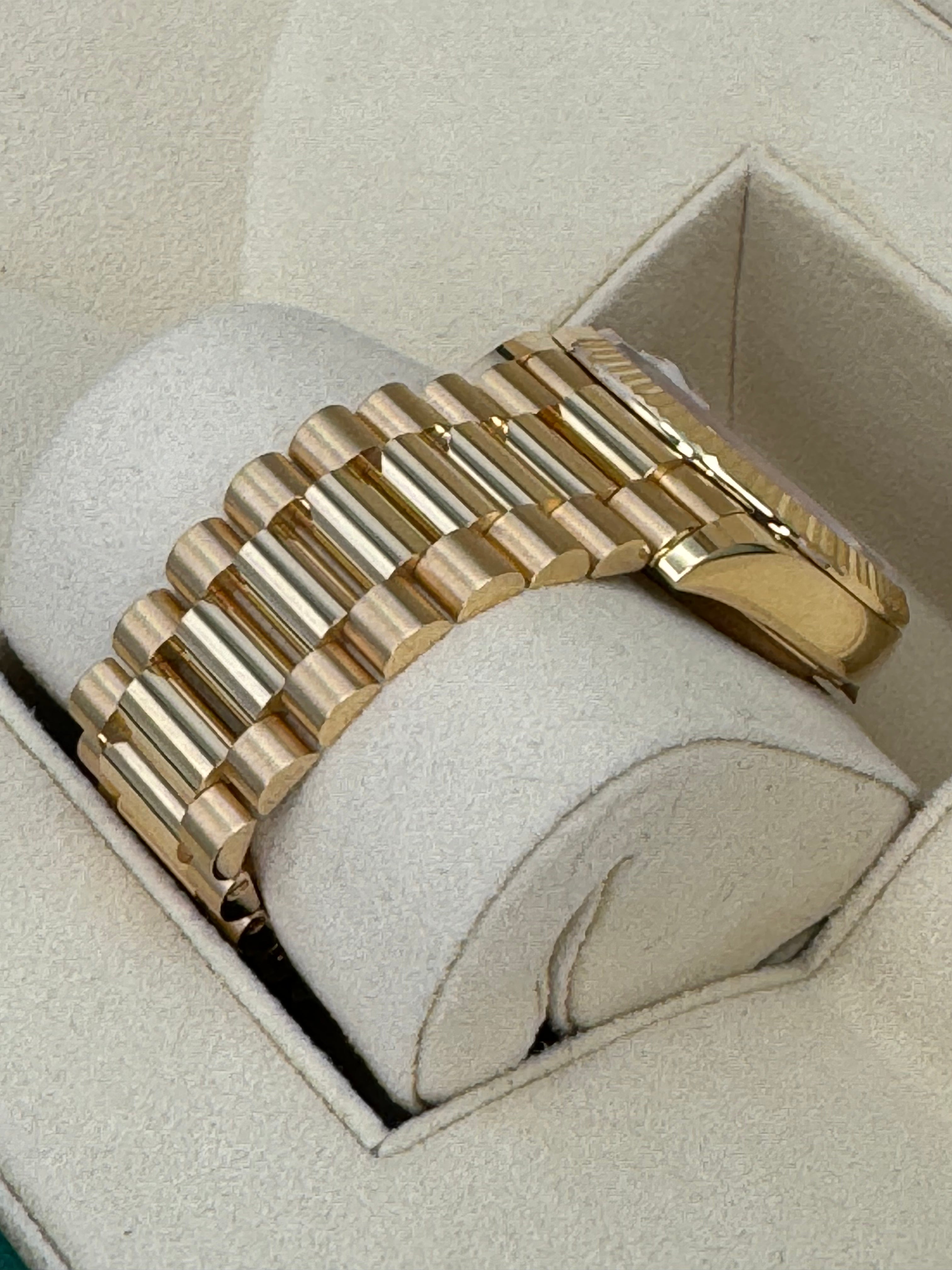 NEW 2024 ロレックス デイデイト 36mm 128238 シャンパンダイヤ文字盤