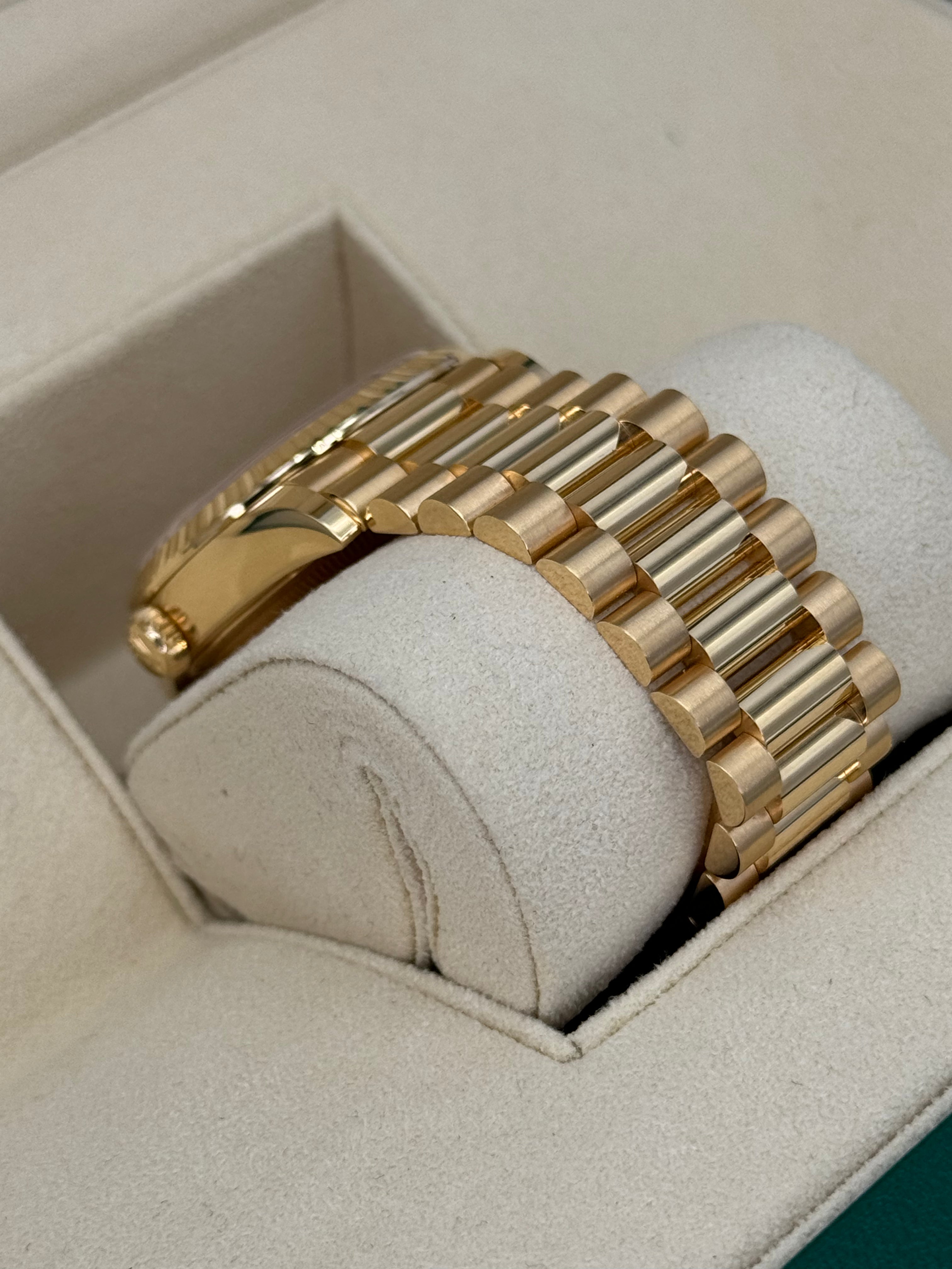 NEW 2024 ロレックス デイデイト 36mm 128238 シャンパンダイヤ文字盤