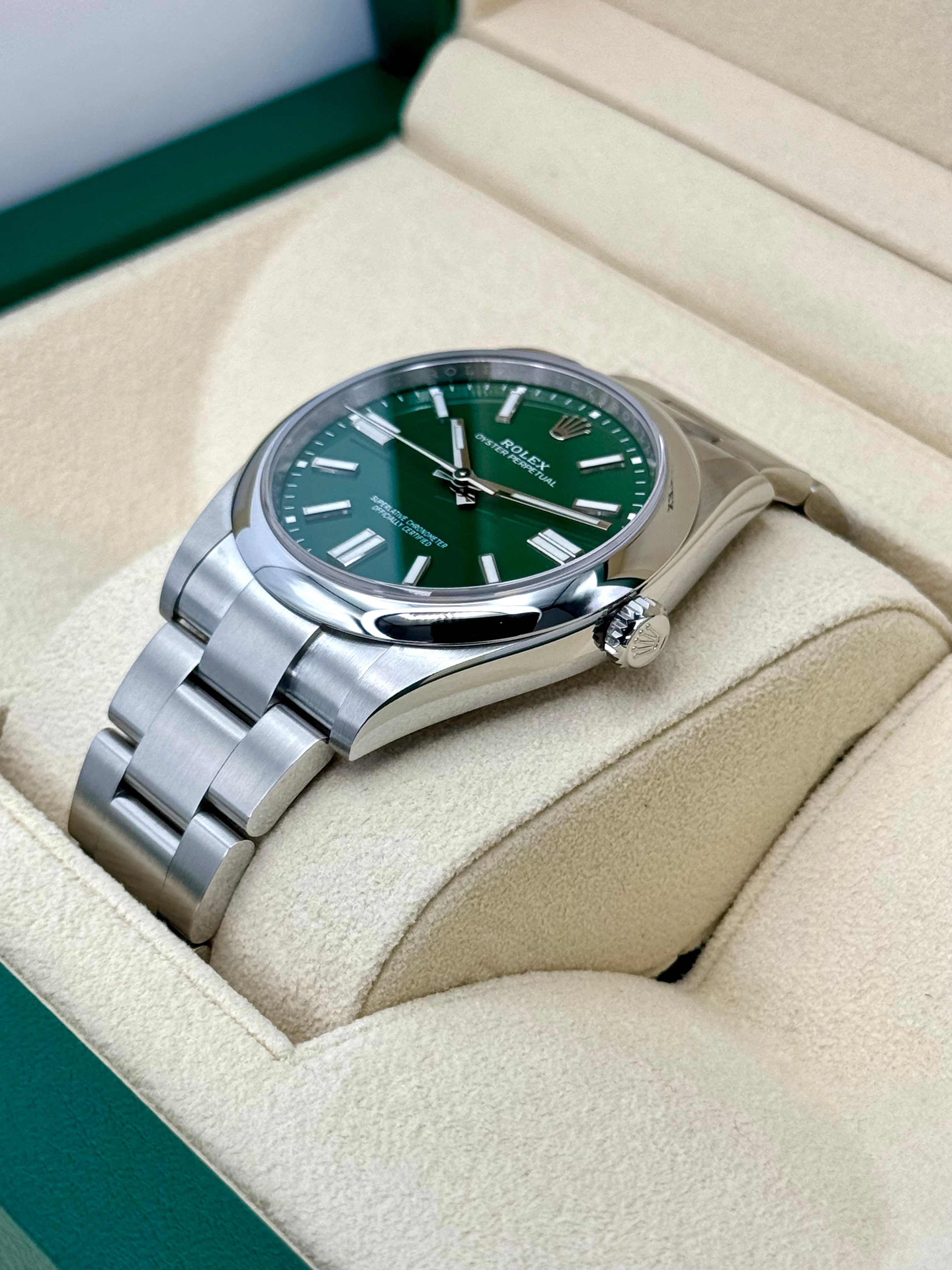 NEW 2024 ロレックス オイスターパーペチュアル 41mm 124300 グリーンダイヤル