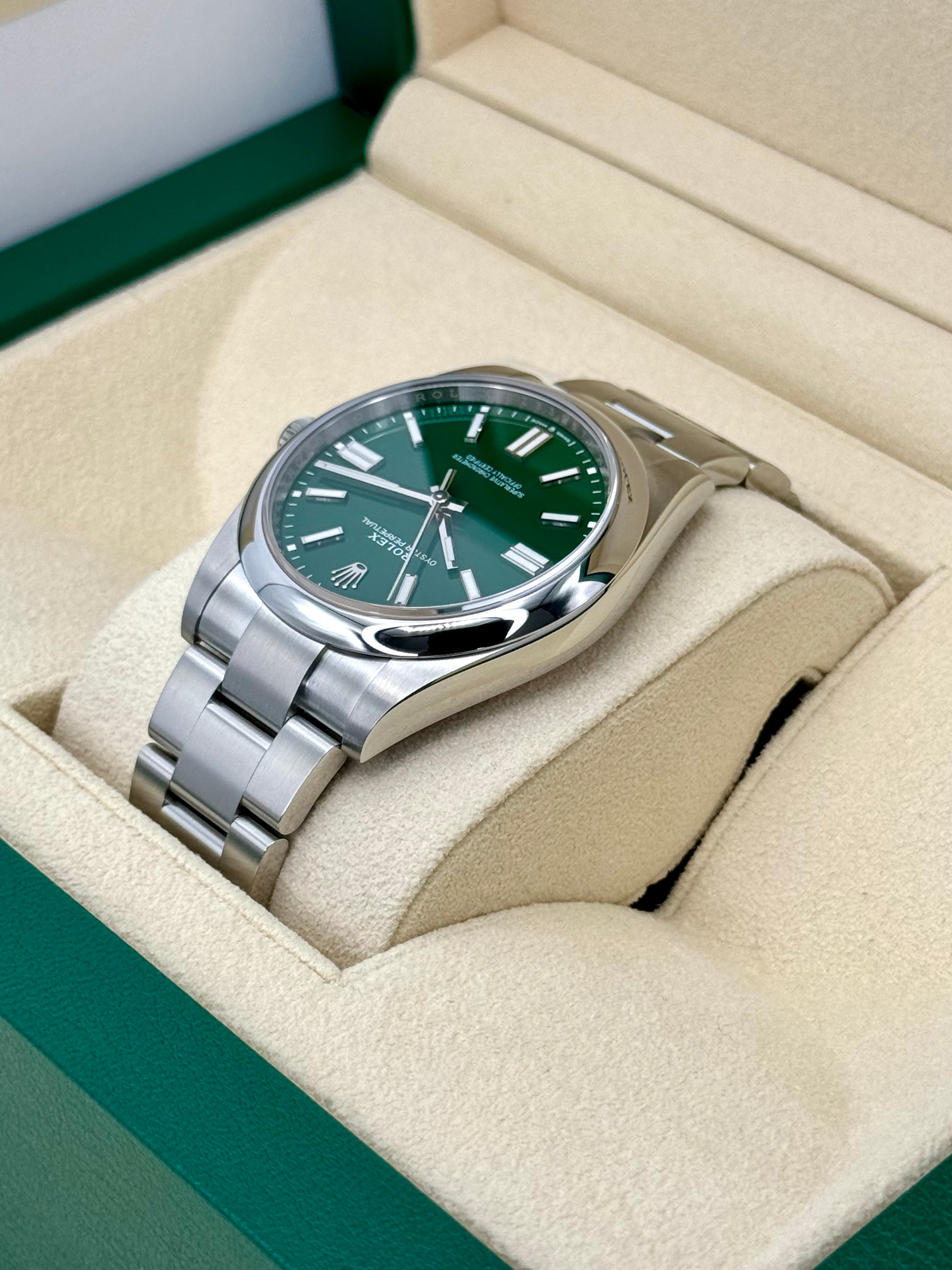 NEW 2024 ロレックス オイスターパーペチュアル 41mm 124300 グリーンダイヤル