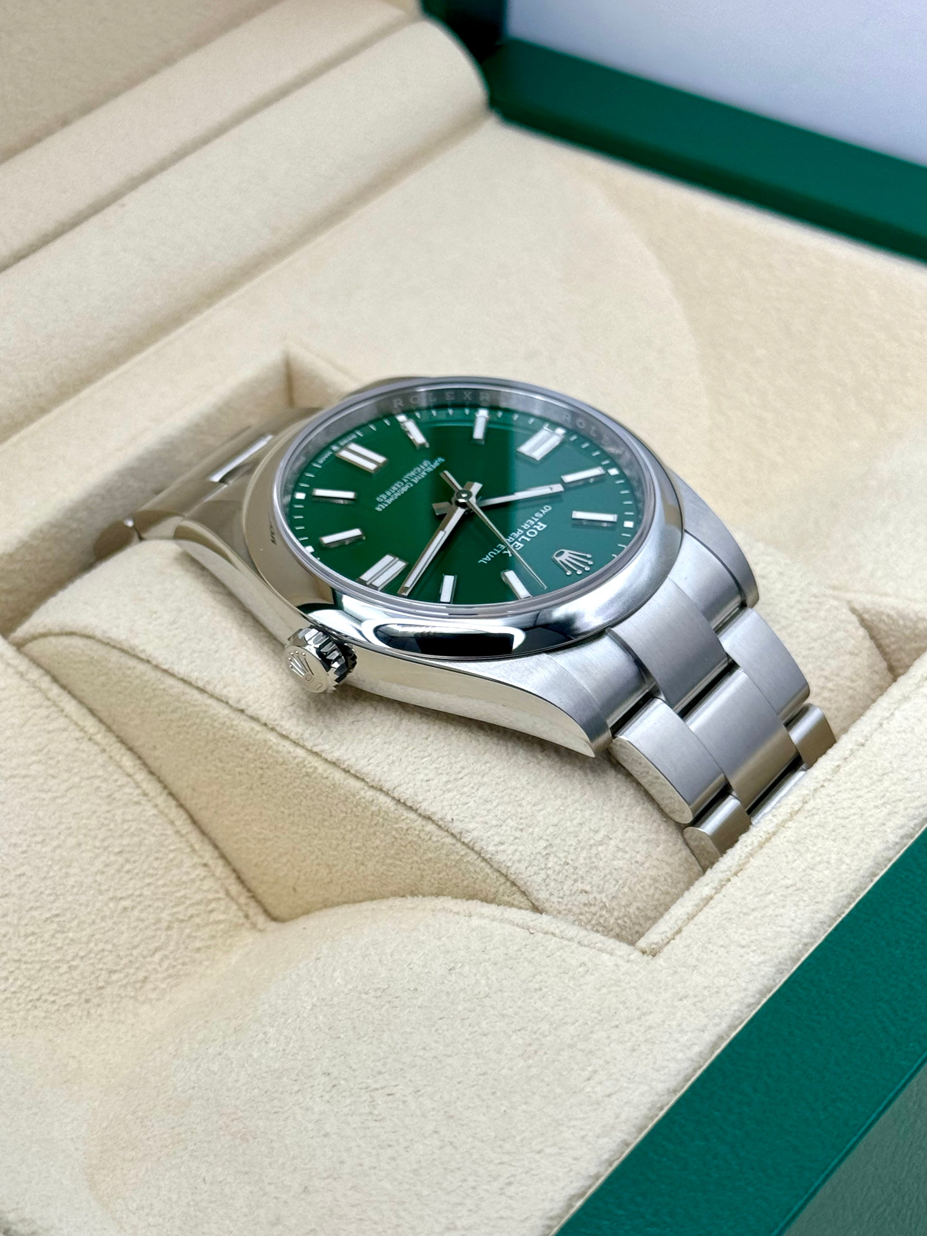NEW 2024 ロレックス オイスターパーペチュアル 41mm 124300 グリーンダイヤル