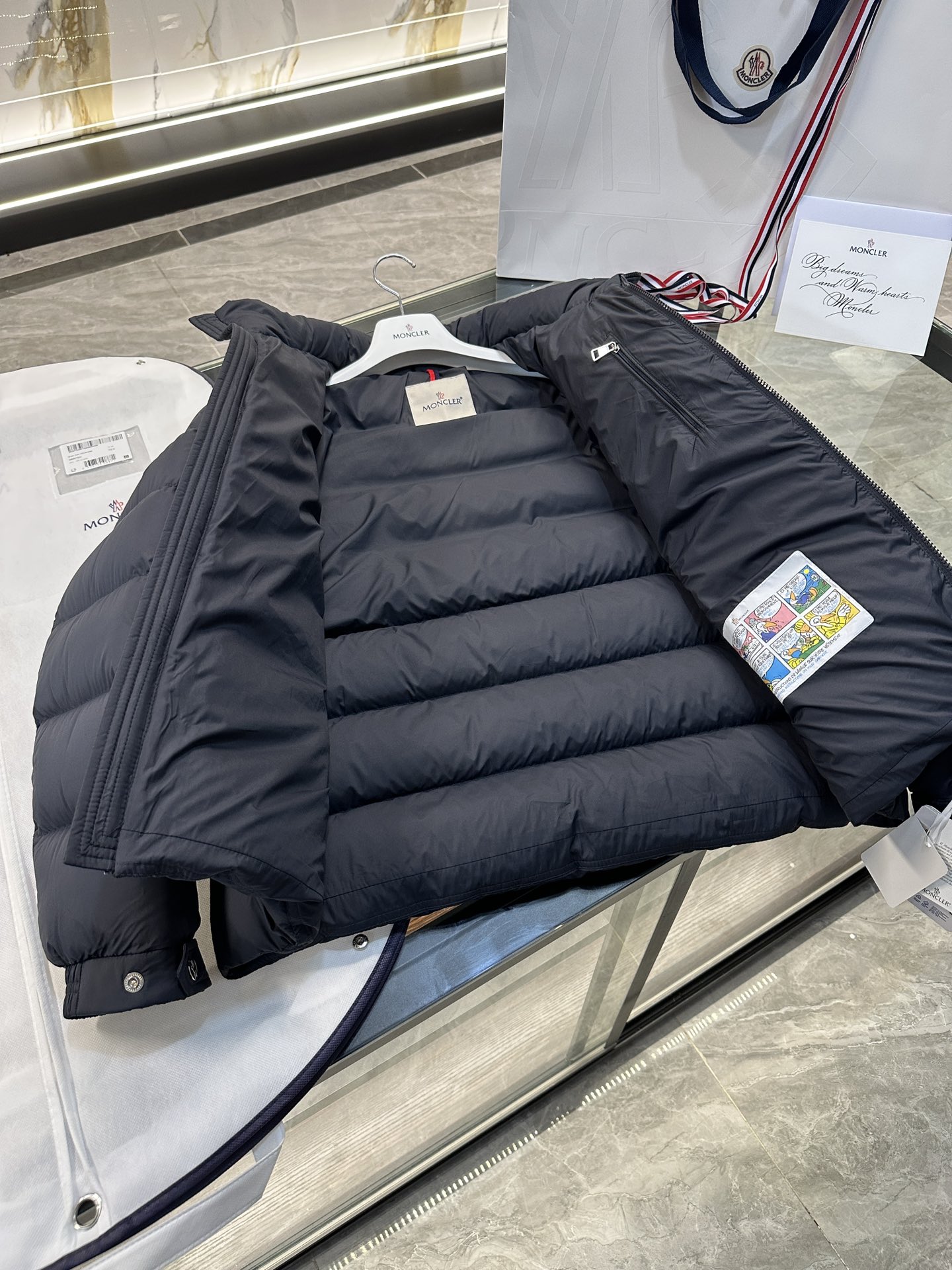 MONCLER Solayan 2024年の新作で人気のあるもの  モンクレール 定番ダウンコート 限定発売中！