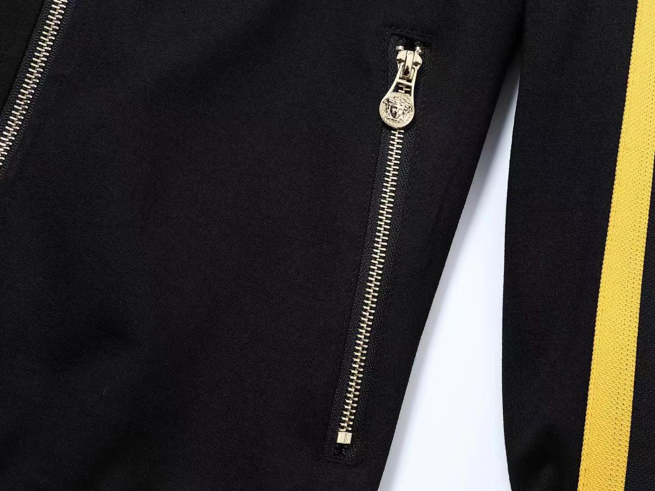 【VERSACE公式旗艦店】ご好評に付き再入荷！