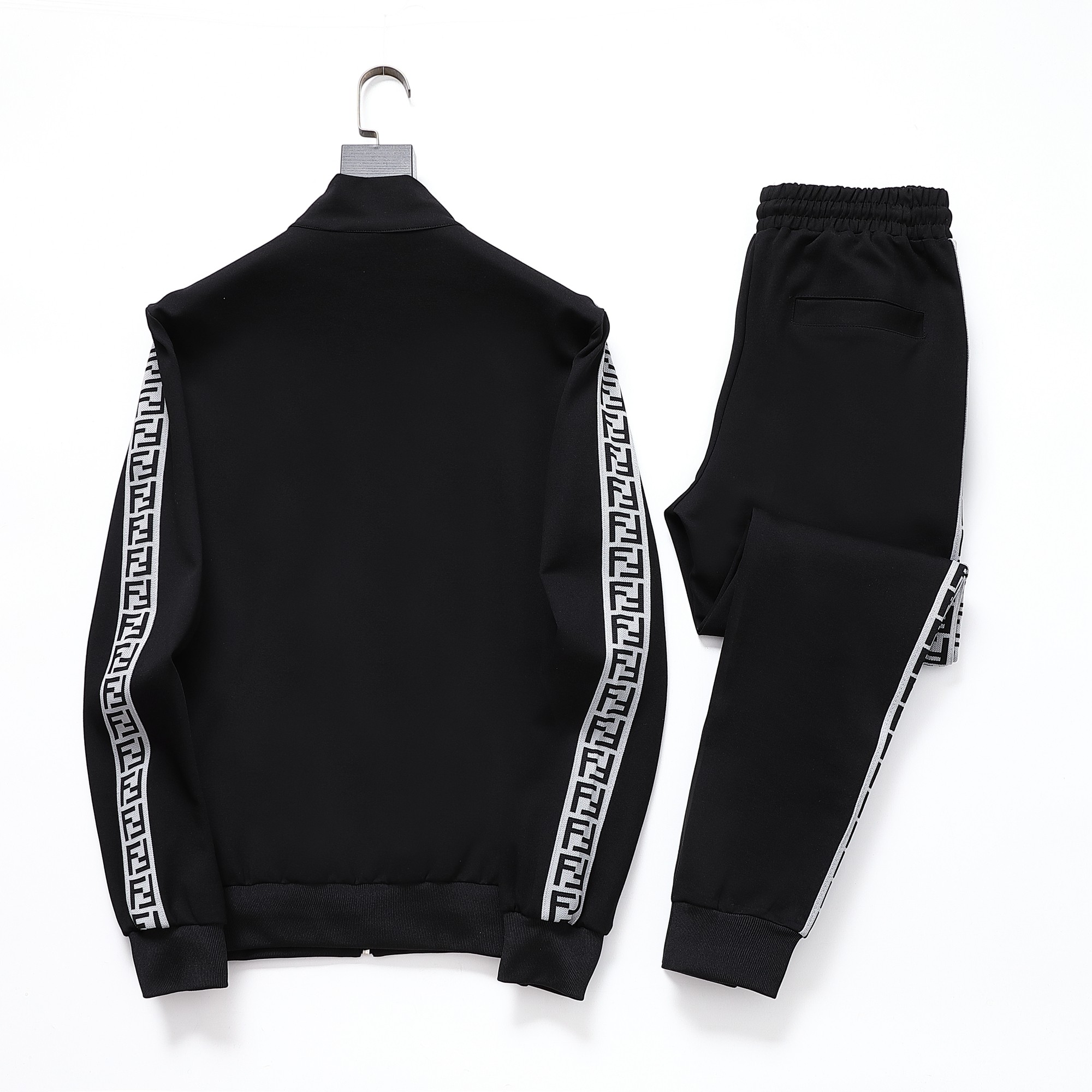 【FENDI】（フェンディ）【即日出荷】男女兼用、ご好評に付き再入荷！