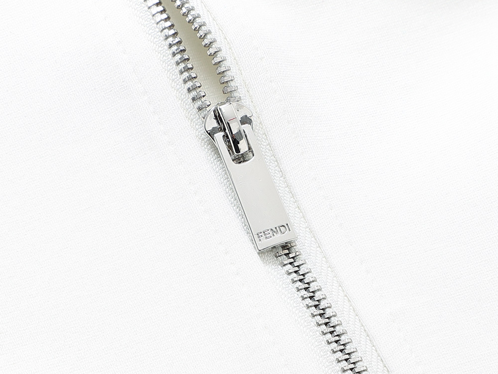 【FENDI】（フェンディ）【即日出荷】男女兼用、ご好評に付き再入荷！