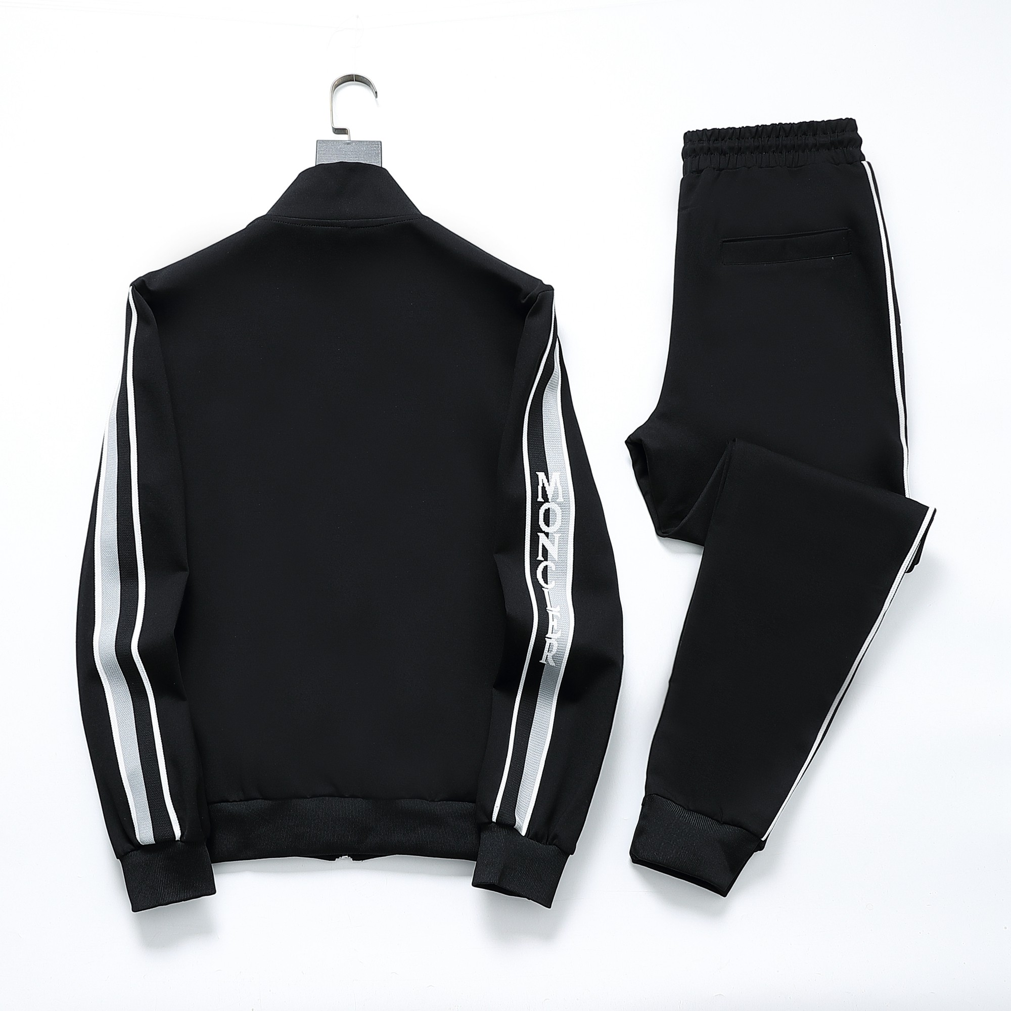 【MONCLER】モンクレール、【即日出荷】ご好評に付き再入荷！