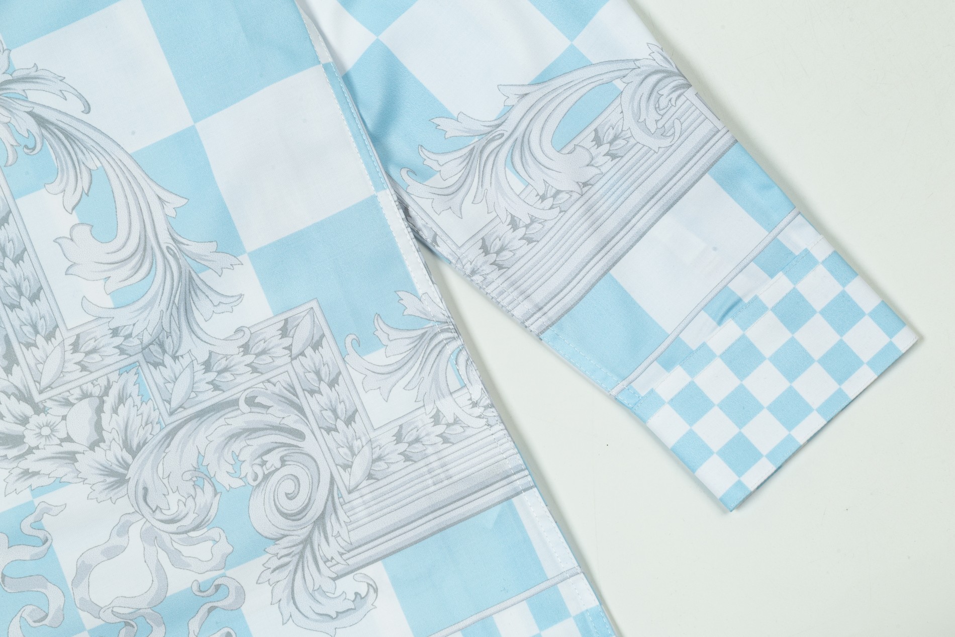 【VERSACE公式旗艦店】ご好評に付き再入荷！