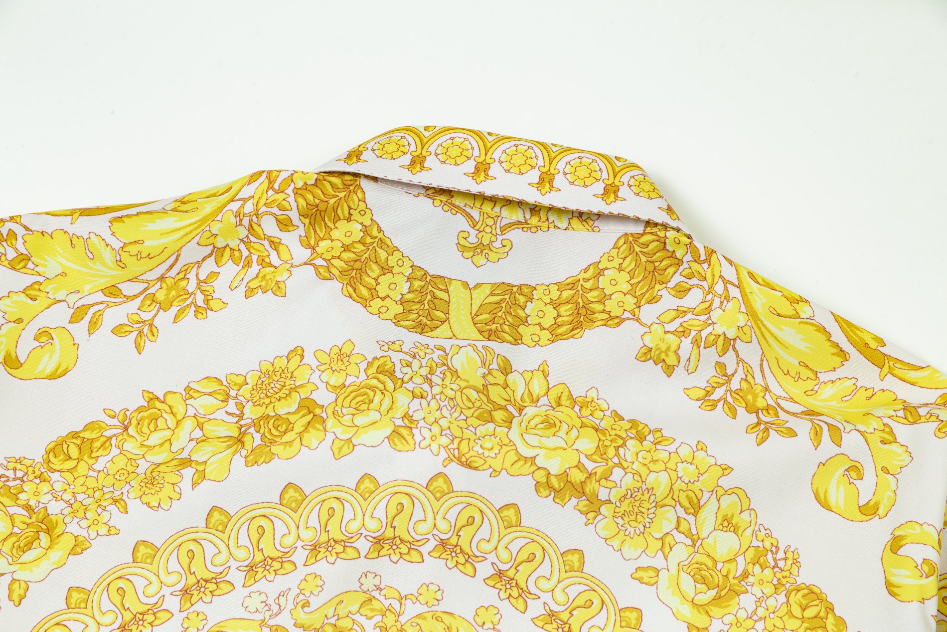 【VERSACE公式旗艦店】ご好評に付き再入荷！