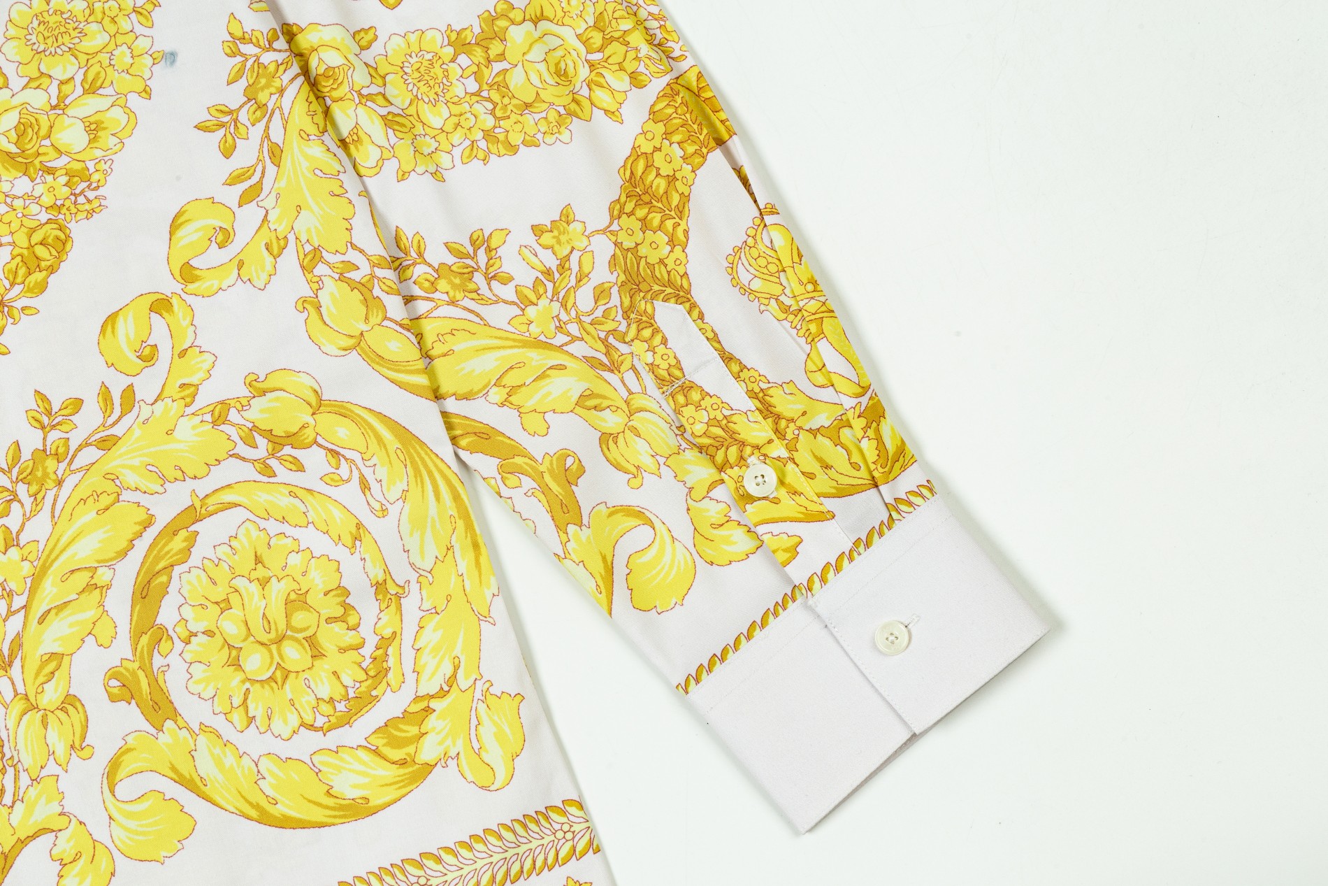 【VERSACE公式旗艦店】ご好評に付き再入荷！