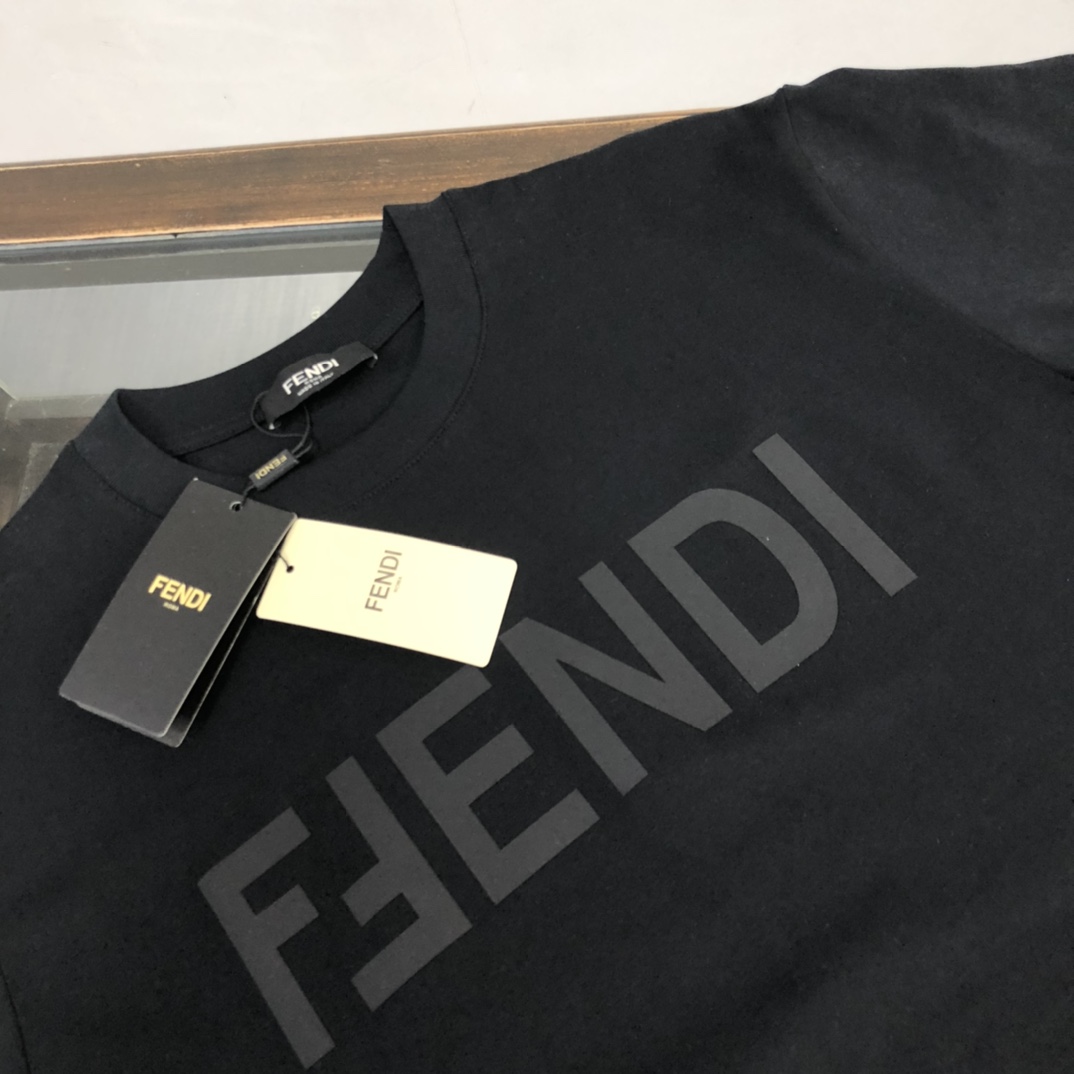 【FENDI】【在庫あり】【即日出荷】（フェンディ）男女兼用