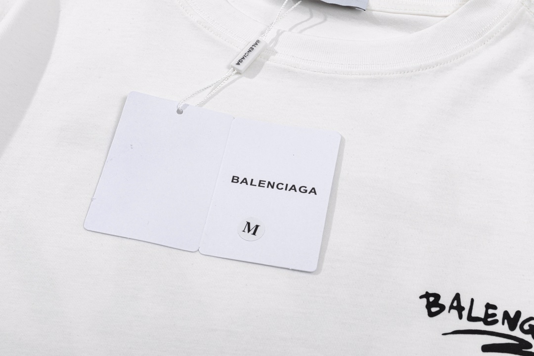 【BALENCIAGA】(バレンシアガ )Tシャツ ご好評に付き再入荷!