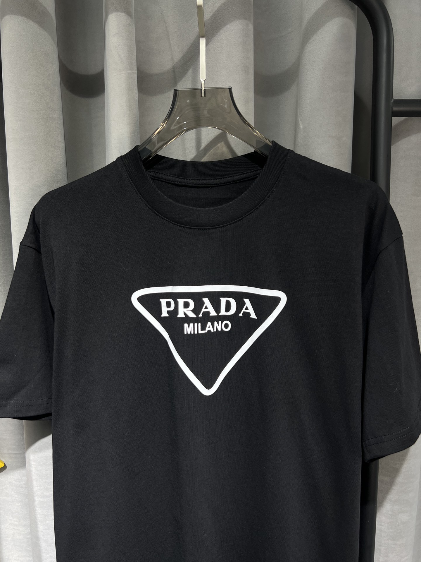 【PRADA 公式旗艦店】プラダ Tシャツご好評に付き再入荷！