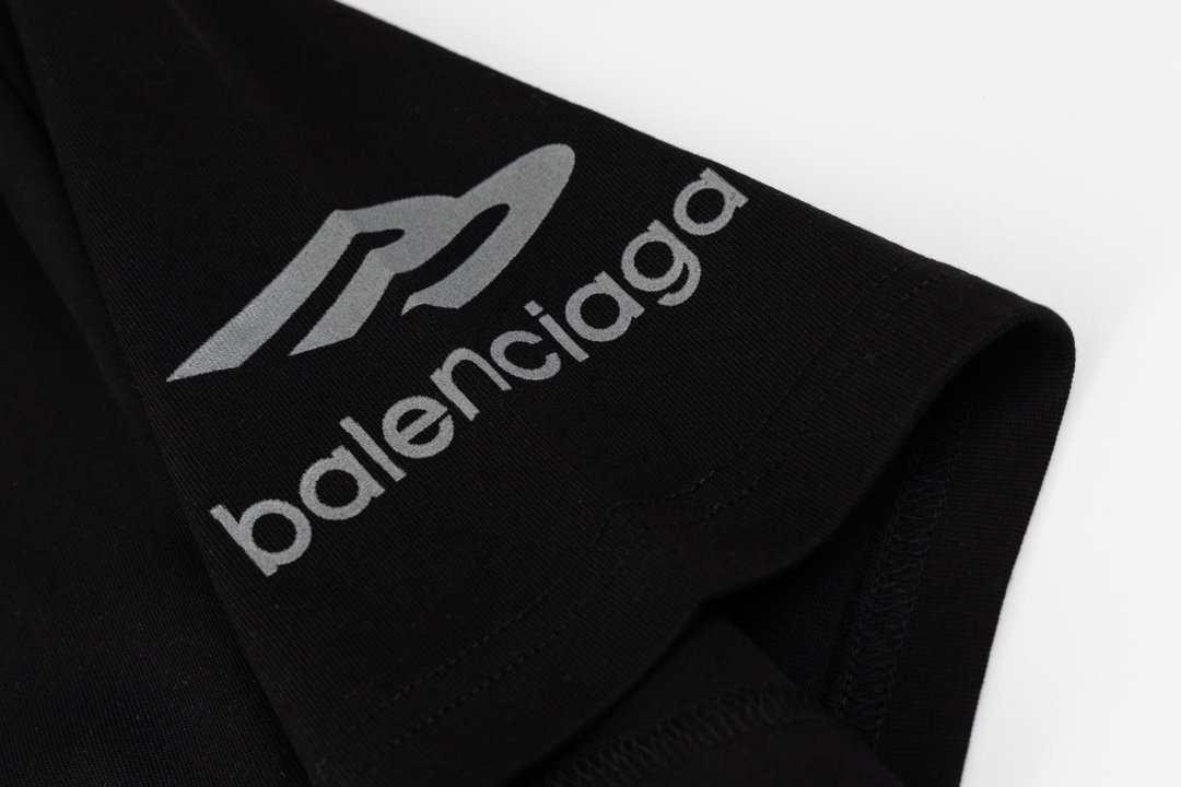 【BALENCIAGA 公式旗艦店】 バレンシアガ Tシャツ ご好評に付き再入荷!