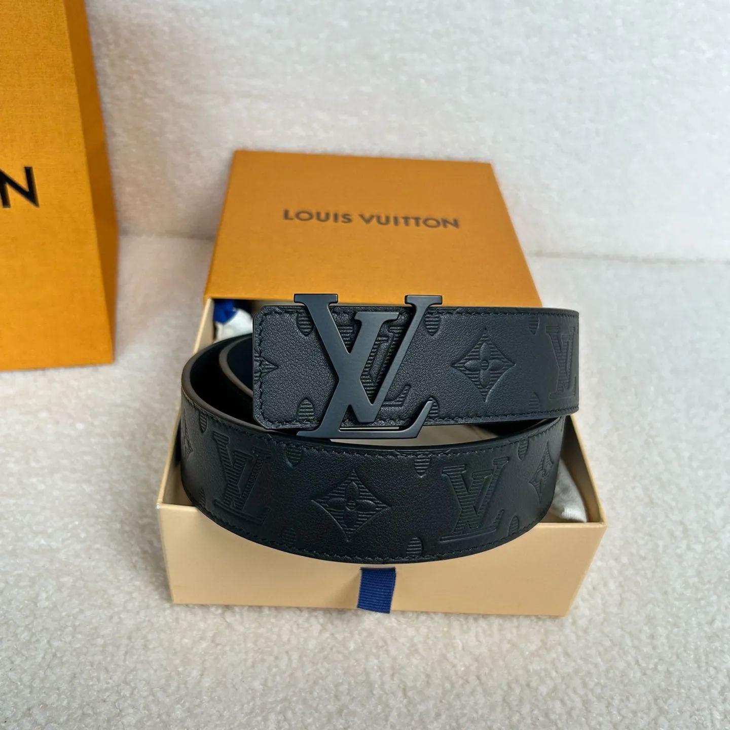 Louis Vuitton 両面カーフスキンの新しい型押しデザイン