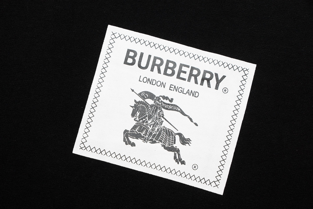 【 Burberry 旗艦店】ご好評に付き再入荷！！