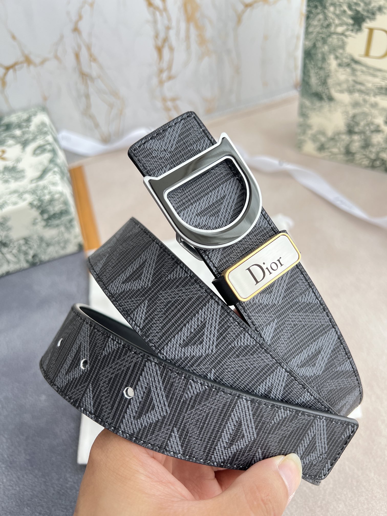 【 Dior 旗艦店】ご好評に付き再入荷！！