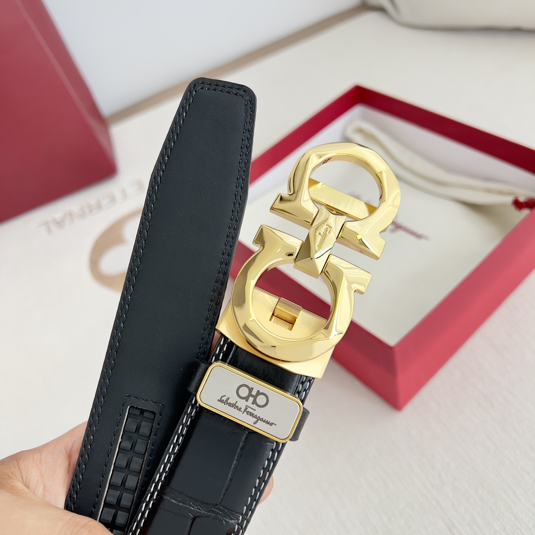 FERRAGAMO 一層目牛革クロコダイル柄ダブルステッチ
