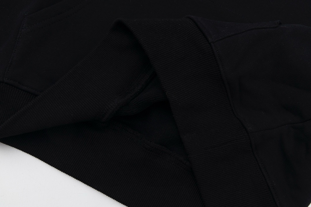 【 Celine 旗艦店】ご好評に付き再入荷！！