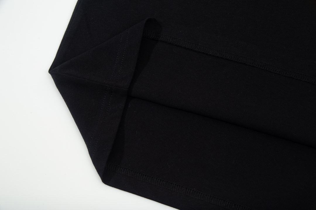 【BALENCIAGA公式 旗艦店】ご好評に付き再入荷!