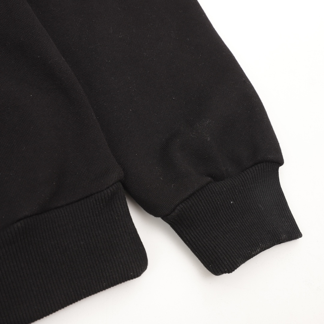 【 Celine 旗艦店】ご好評に付き再入荷！！