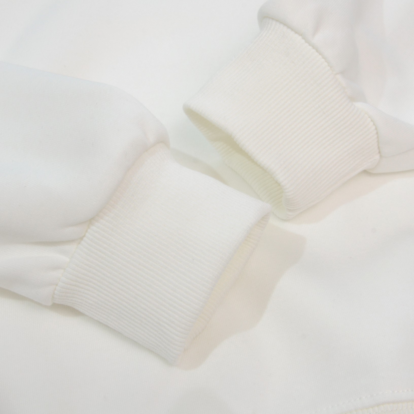 【 PRADA 旗艦店】ご好評に付き再入荷！！