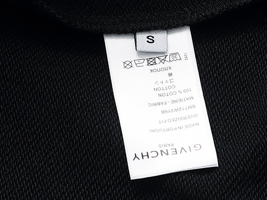 【Givenchy公式旗艦店】好評に付き再入荷！！