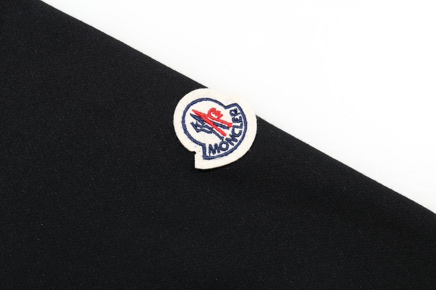 【MONCLER 公式旗艦店】ご好評に付き再入荷！！