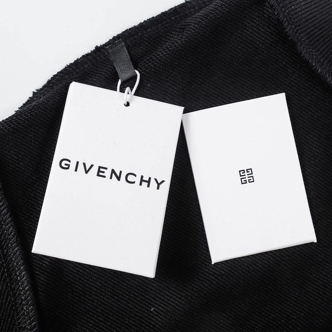 【Givenchy公式旗艦店】好評に付き再入荷！！