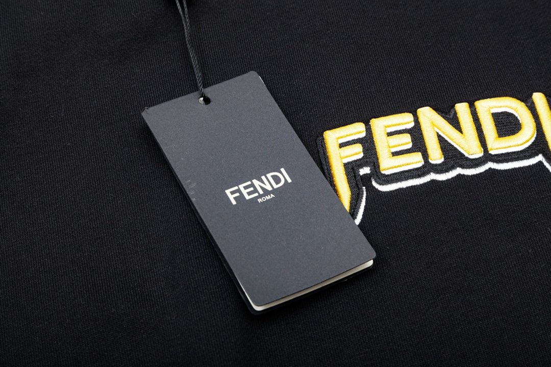 【FENDI 公式旗艦店】着好評に付き再入荷！