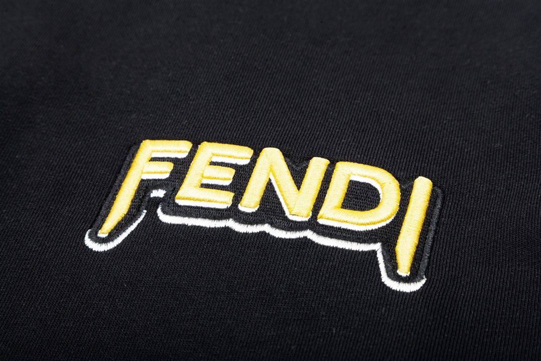 【FENDI 公式旗艦店】着好評に付き再入荷！