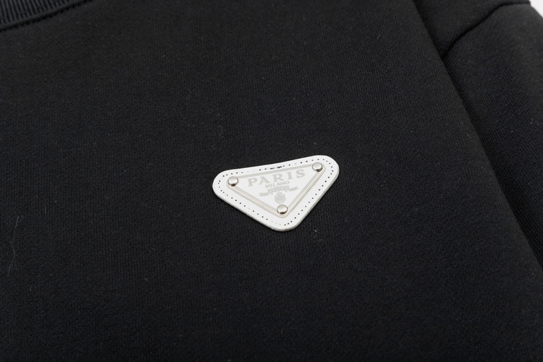 【PRADA公式旗艦店】ご好評に付き再入荷！！