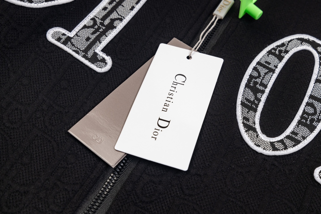 【 Dior 旗艦店】ご好評に付き再入荷！！