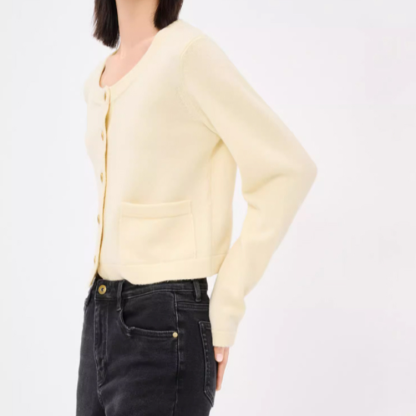 เสื้อคาร์ดิแกนคอกลมสไตล์ชาแนล