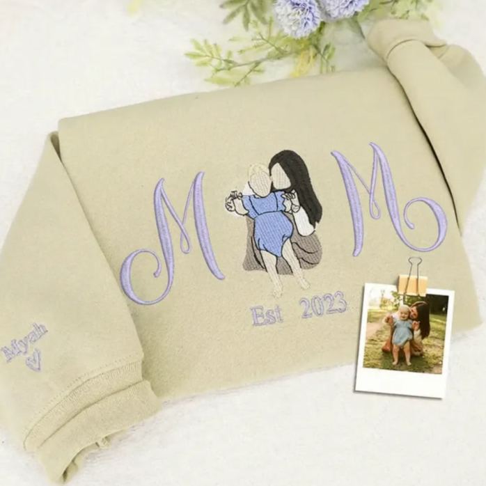 Custom Embroidered Mum Sweatshirt with Mum Kids Portrait - FaceSocksUSA