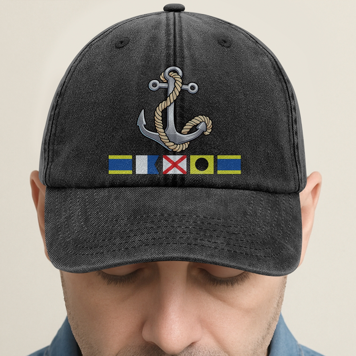 Baseballkappe Aus Gewaschenem Denim Mit Bootsanker Und Nautischen Flaggen – Einzigartiges Geschenk Im Küstenstil Für Segler Und Bootsliebhaber - MyFaceBoxerDE