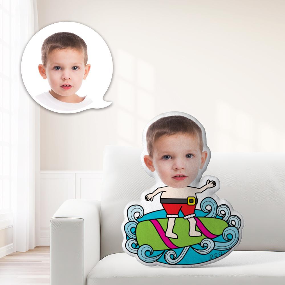 Custom Christmas Baby Surfing Minime Throw Pillow Einzigartiges Personalisiertes Minime Throw Pillow Geben Sie Ihrem Kind Das Bedeutungsvollste Geschenk - MyFaceBoxerDE