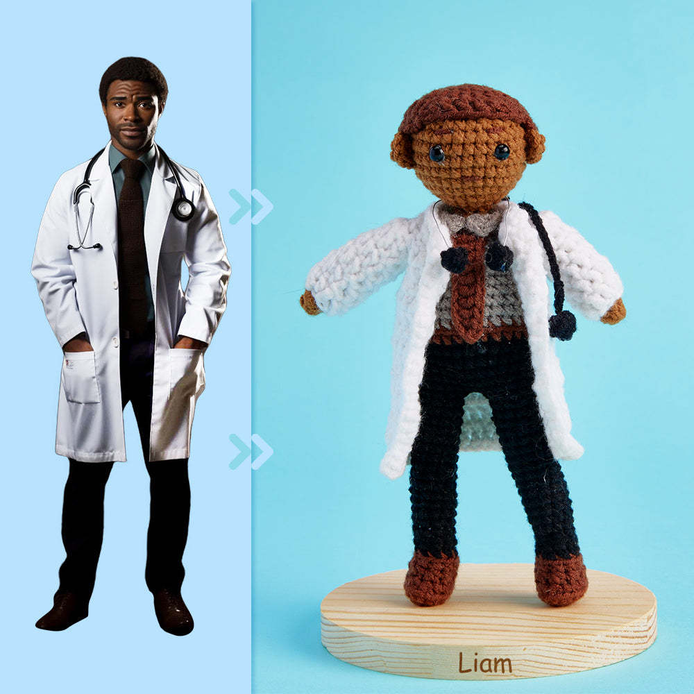 Corps Complet Personnalisable 1 Personne Poupée Au Crochet Personnalisée Cadeaux Personnalisés Mini Poupées Tissées À La Main - Docteur - Mug Personnalisé