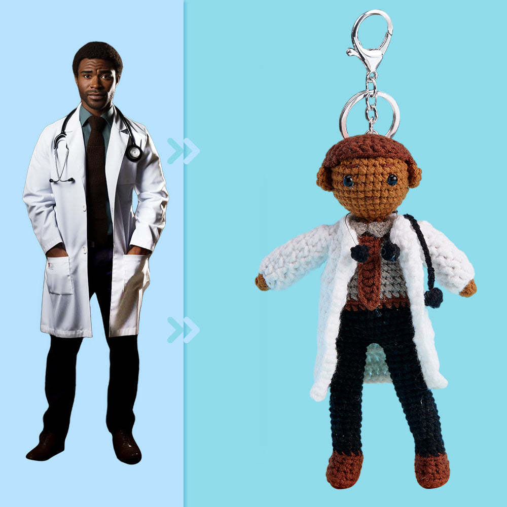 Corps Complet Personnalisable 1 Personne Poupée Au Crochet Personnalisée Cadeaux Personnalisés Mini Poupées Tissées À La Main - Docteur - Mug Personnalisé