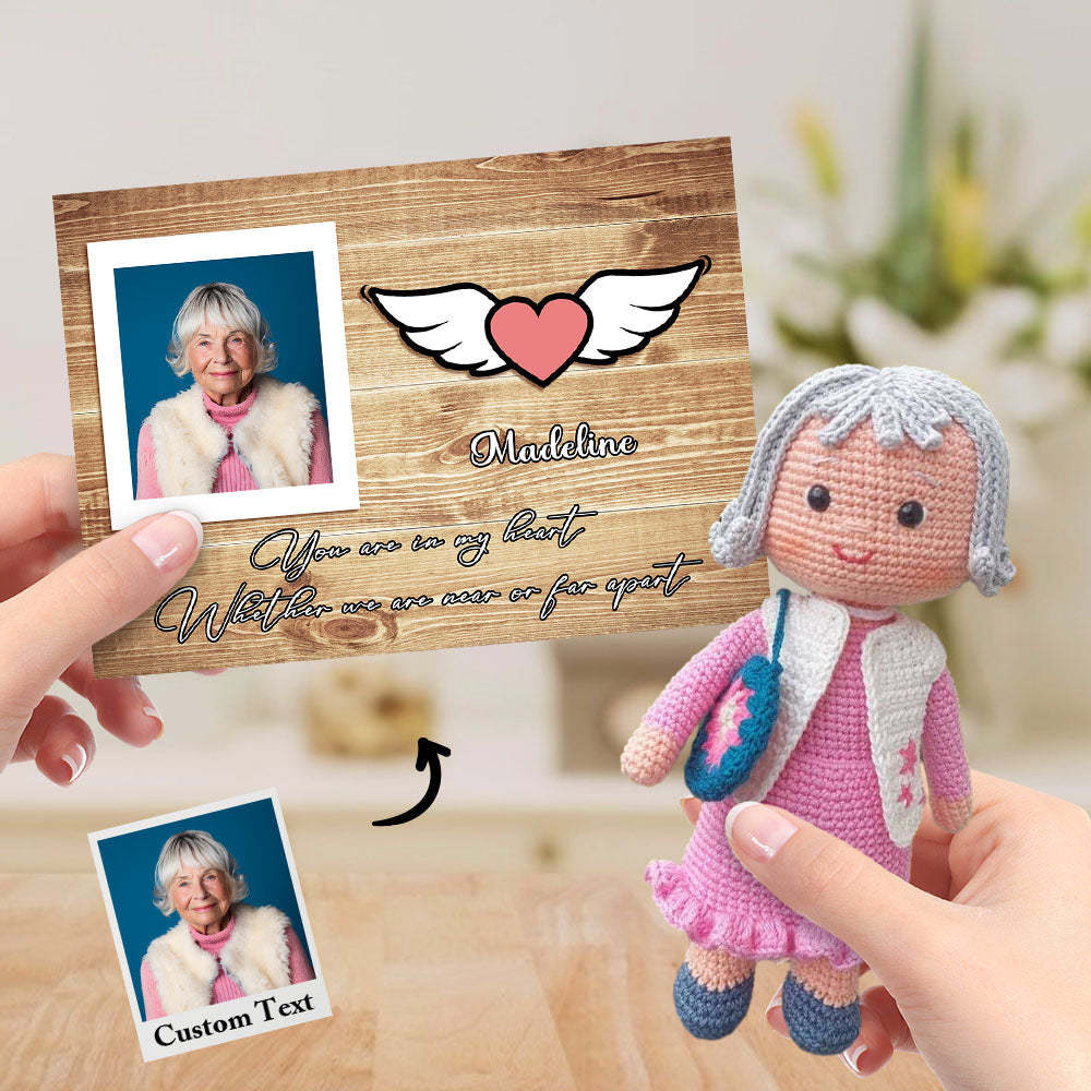 Poupée Au Crochet Personnalisée À Partir De Photos Faites À La Main, Poupées Ressemblantes Avec Carte De Nom Personnalisée, Cadeaux Pour Grand-mère - Mug Personnalisé