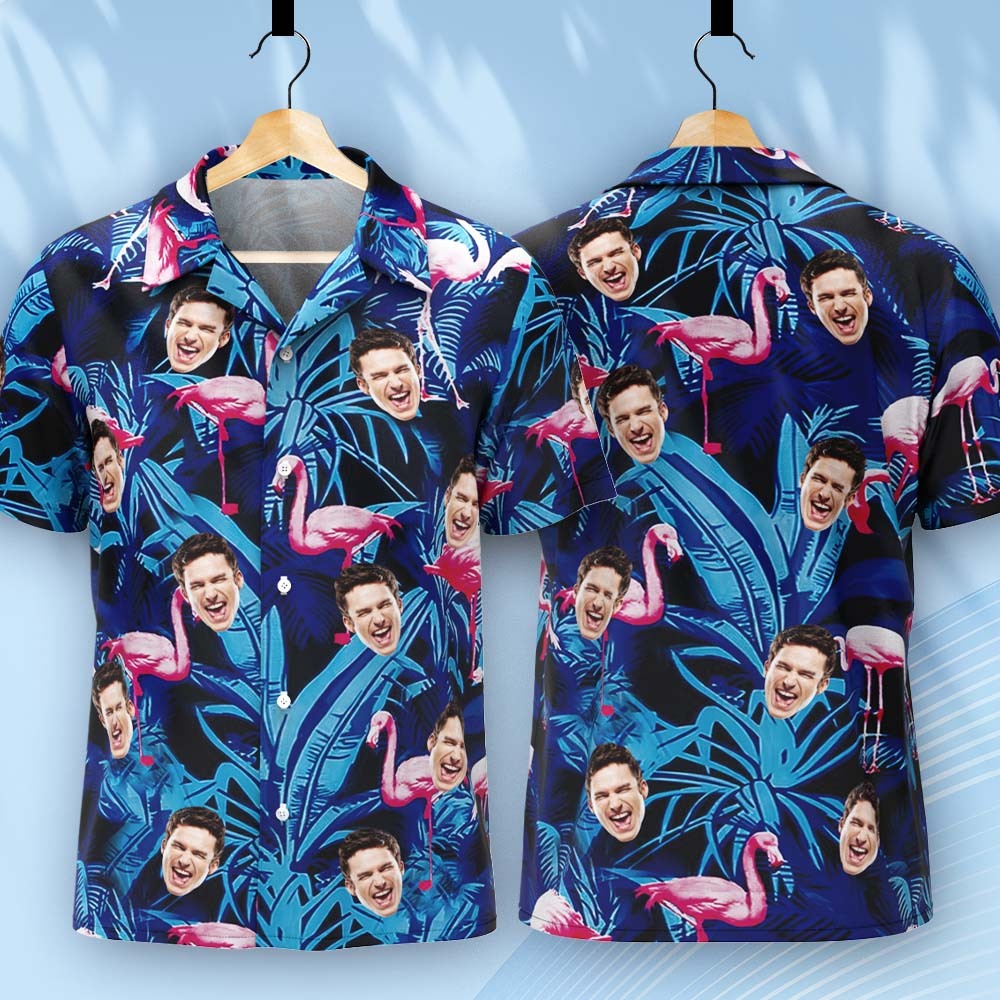 Chemise Hawaïenne Avec Visage Personnalisé, Chemise Hawaïenne Avec Photo De Flamant Rose À Feuilles Bleues - Mug Personnalisé