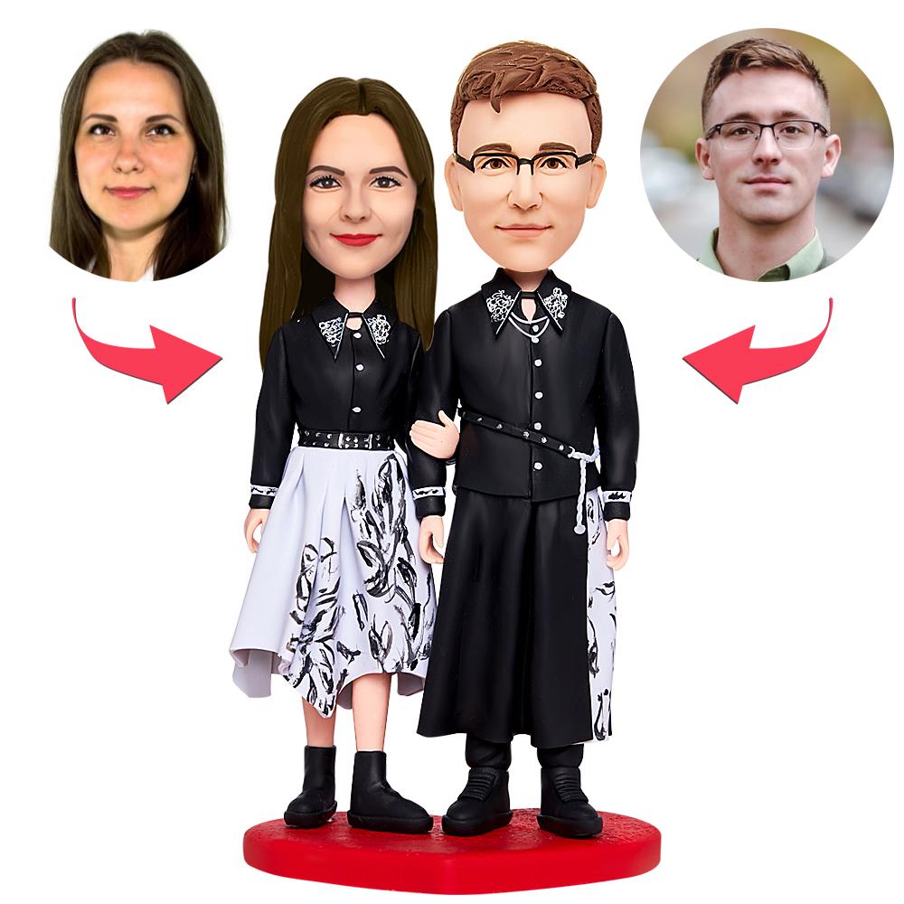 Valentinstagsgeschenk Für Ein Liebevolles Paar. Individuelle Bobbleheads Mit Eingraviertem Text