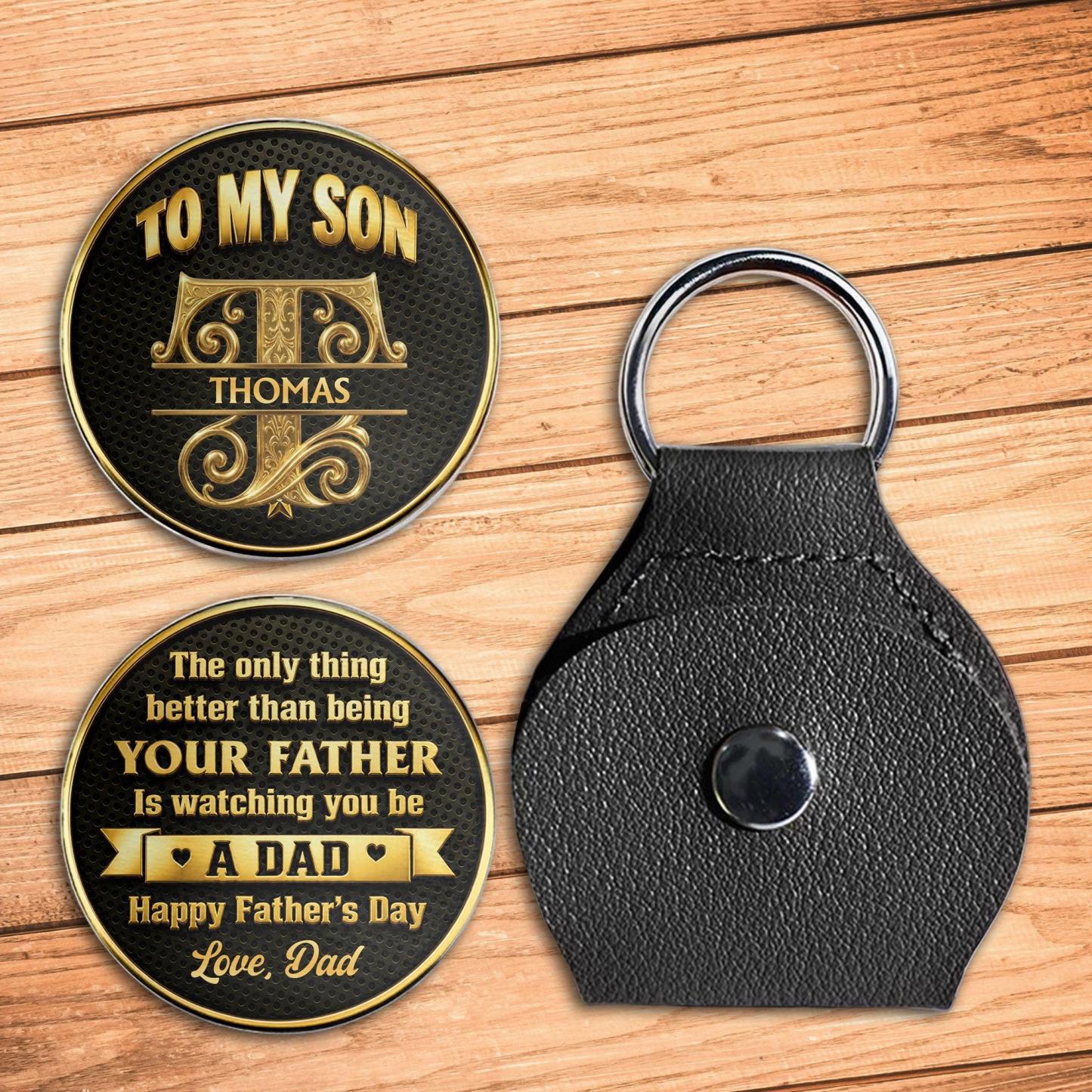 „To My Son Watching You Be A Dad"-Monogramm-Initiale – personalisierte individuelle Taschenumarmung - MeineFotoTassen