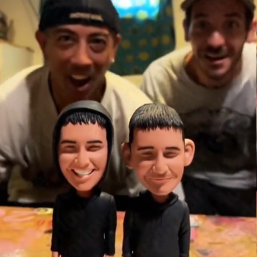 Fully Body Customizable Double Bobblehead With Text - Myphotomugs
