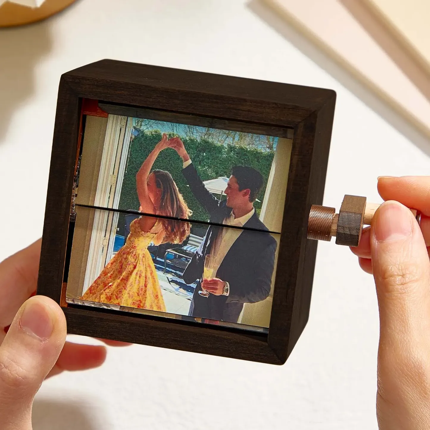 Custom Music Flipbook Frame Animation Machine Mechanical Hand-cranked Photo Album - CustomPhotoKeychainUK