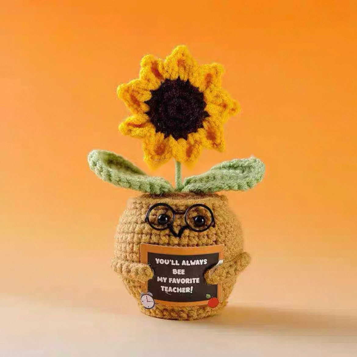 2025 Doctoral Hat Handmade Crochet Doll Positive Energy Graduation Gift Suitable for Friends, Classmates and Teachers