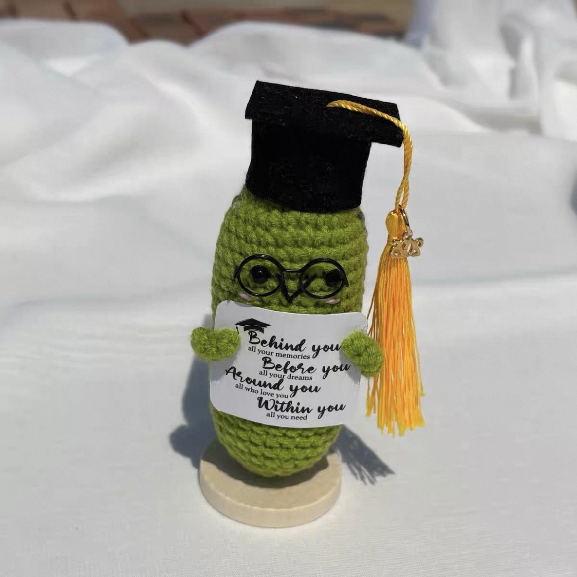 2025 Doctoral Hat Handmade Crochet Doll Positive Energy Graduation Gift Suitable for Friends, Classmates and Teachers
