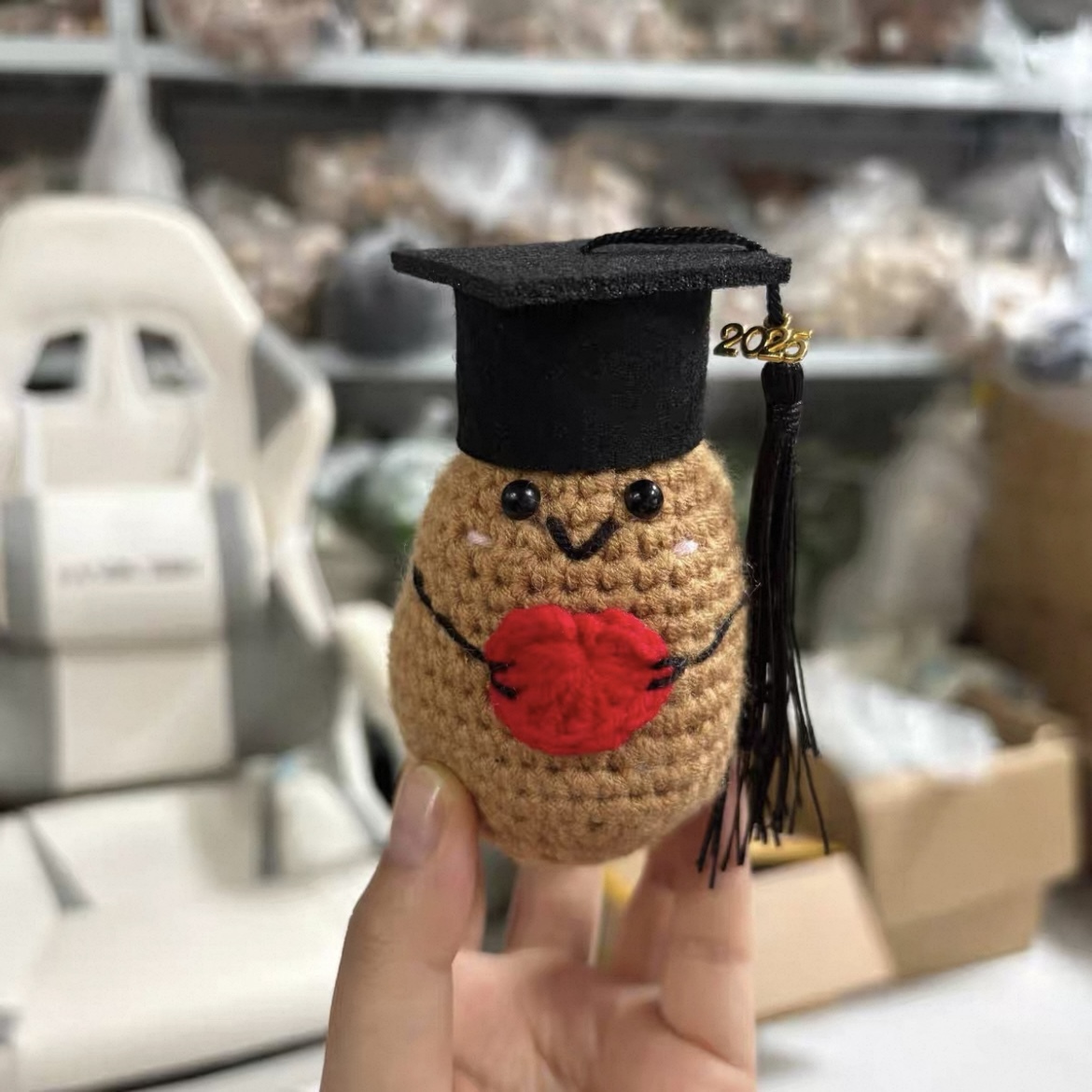 2025 Doctoral Hat Handmade Crochet Doll Positive Energy Graduation Gift Suitable for Friends, Classmates and Teachers