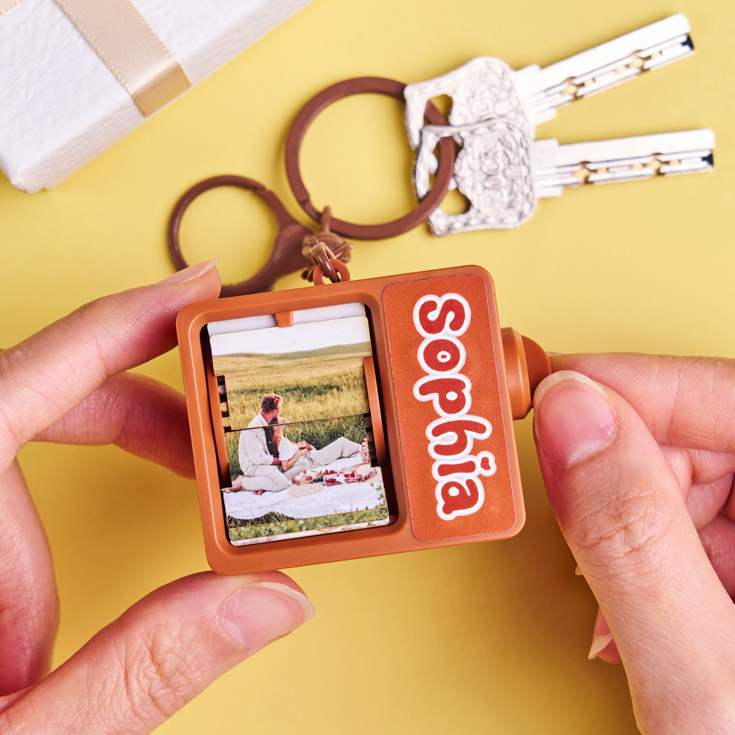 Custom Flip Photo Keychain Personalized Flip Photo Keychain with Automatic Reel Flip Photo Keychain Surprise Gifts - 