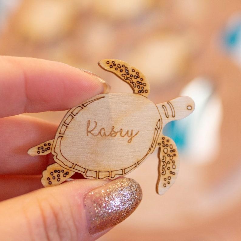 Sea Turtle Wood Sign, gift for Mom or Grandma, Thanks for having our backs - MyFaceBoxerUK